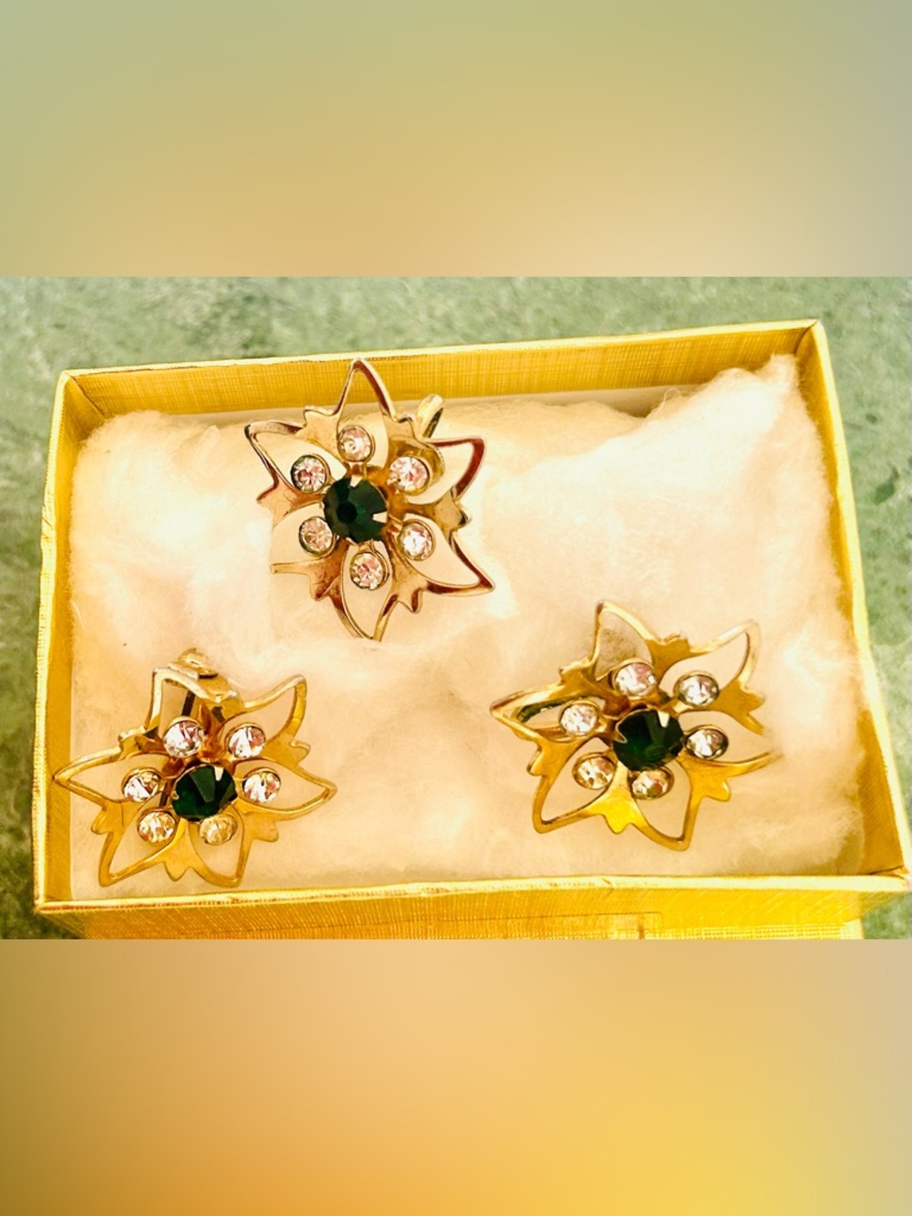 Vintage Set 1940s-1950s Gold Tone RhinestoneFloralBrooch & Screw-Back Earrings - Picture 13 of 13